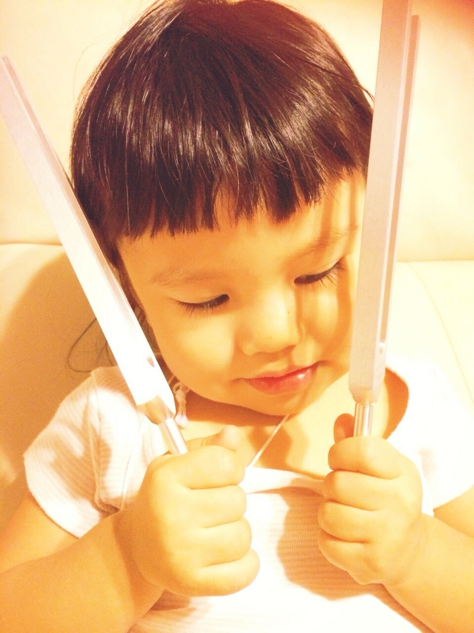 2歳の娘もちいさいころから音叉が好きです。
